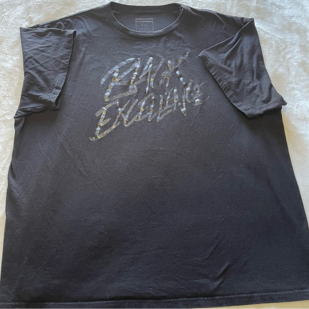 Authentic Men’s Sean John T-Shit
2XL
Black